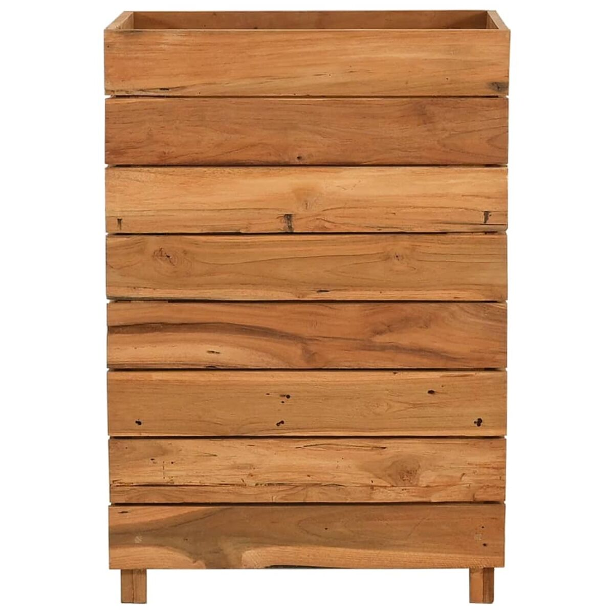 Holz-Pflanzkasten, hergestellt aus gestapelten Holzbrettern. Weißer Hintergrund.