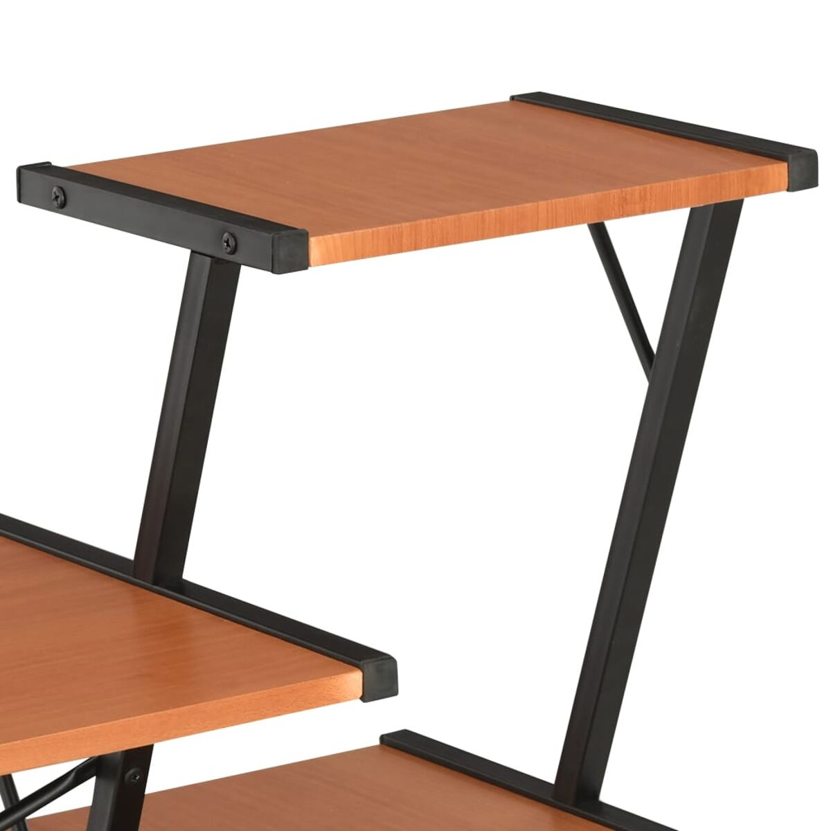 Schreibtisch mit Holzregalen und schwarzem Metallrahmen, Nahaufnahme.