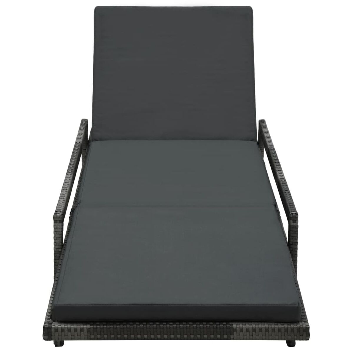 Graue Outdoor-Chaiselongue mit dunkelgrauem Kissen. Isoliert auf Weiß.