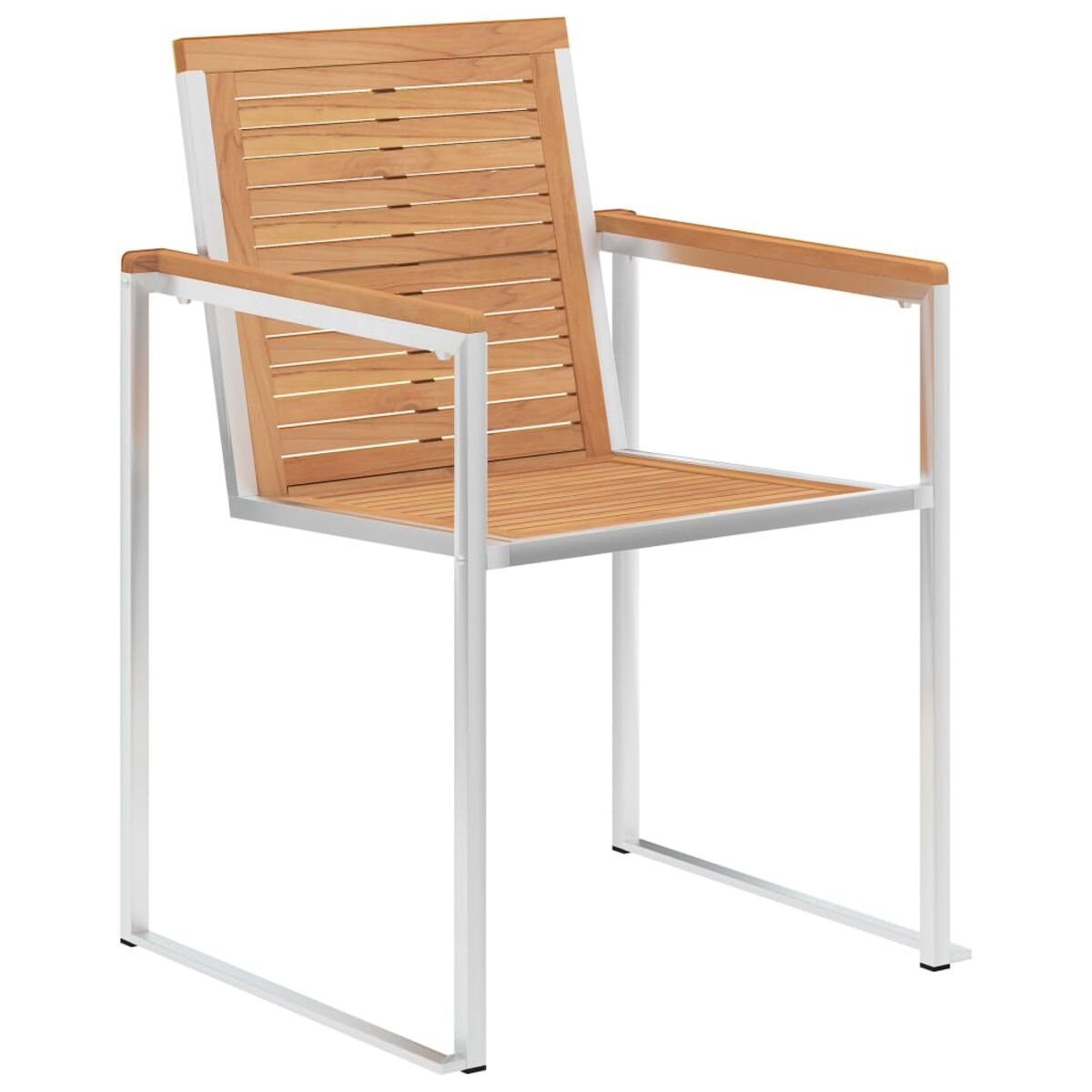 Ein Holz- und weißer Stuhl mit Armlehnen. Er ist im Freien vor weißem Hintergrund.