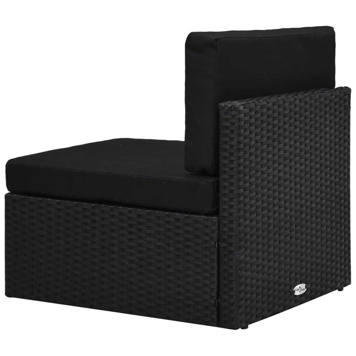 Schwarzer gewebter Outdoor-Sessel mit schwarzem Kissen. Der Stuhl hat eine Rückenlehne.