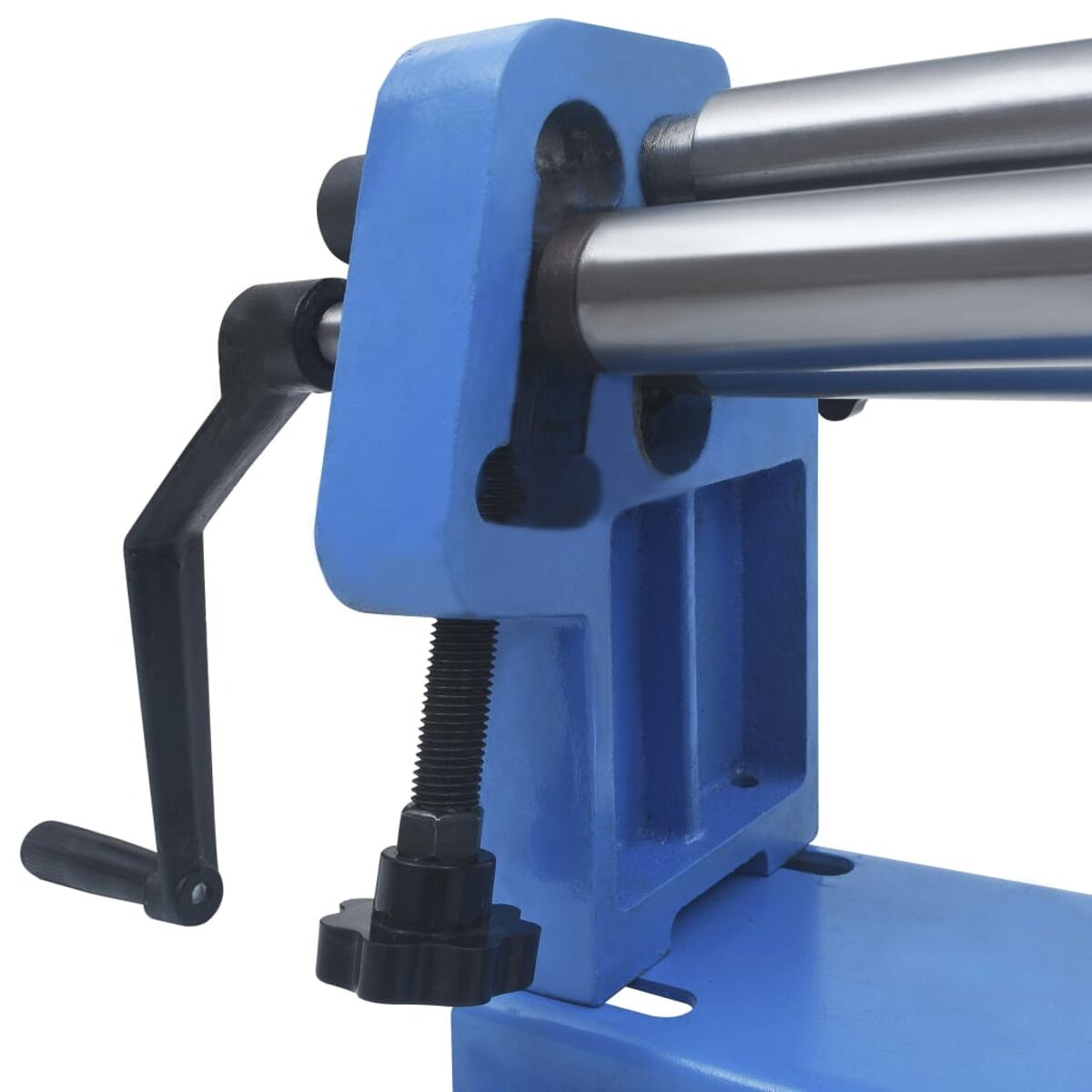 Primo piano di una macchina laminatrice per lamiere blu.