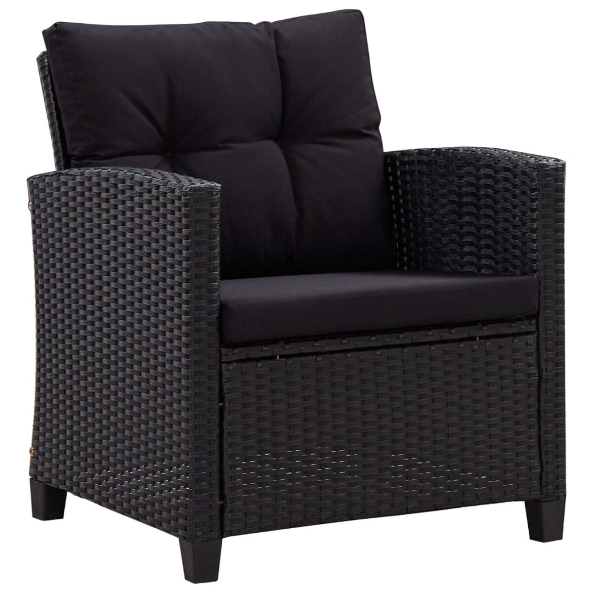 Schwarzer Rattan-Sessel mit schwarzem Kissen und Kissen. Schwarze Beine.