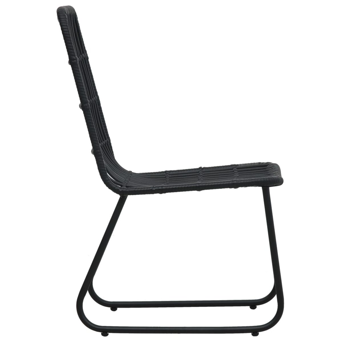 Schwarzer Rattanstuhl, Profilansicht. Gewebte Sitzfläche und Rückenlehne.
