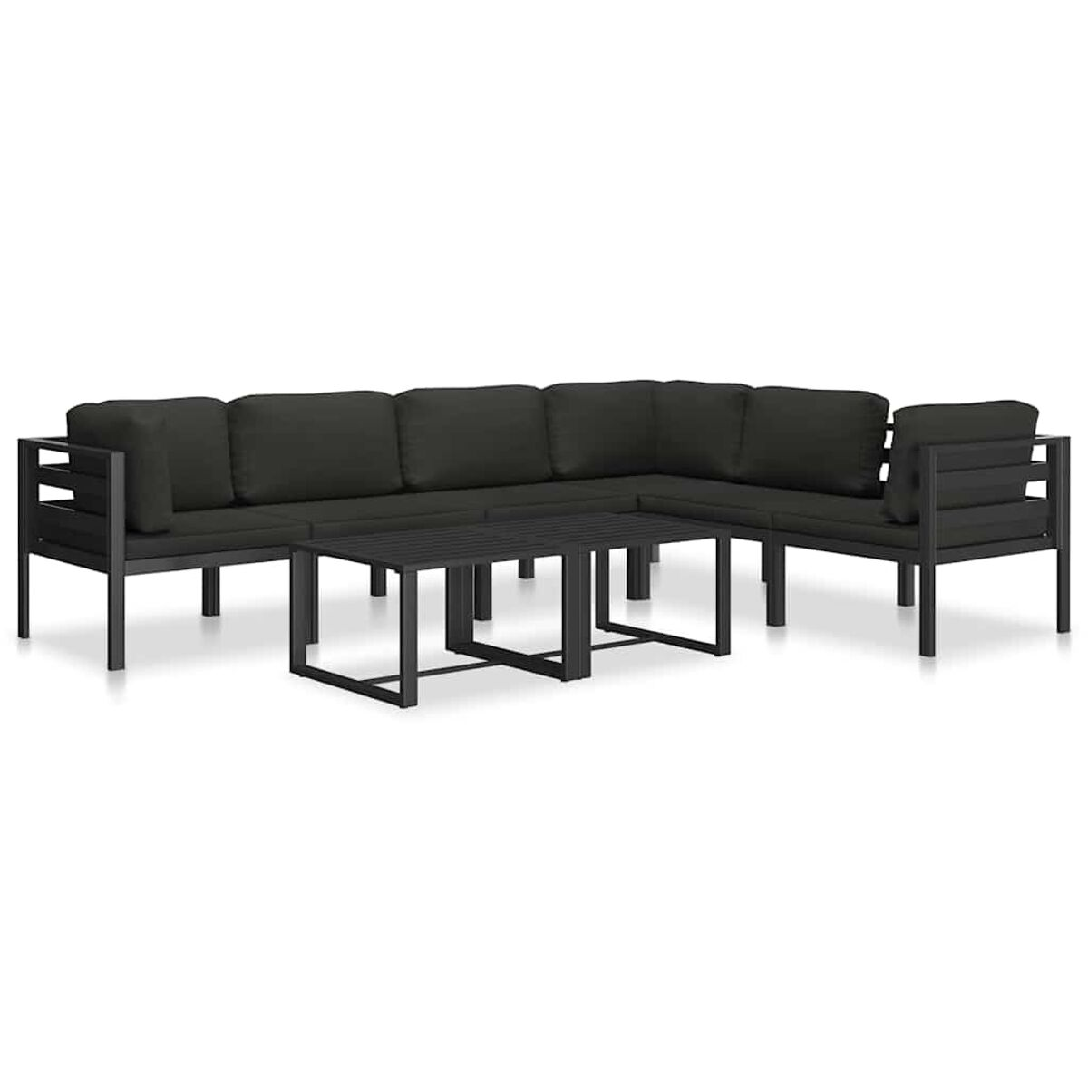 Schwarzes Gartenmöbelset mit dunklen Kissen. Zwei Tische und ein Sofa. Weißer Hintergrund.