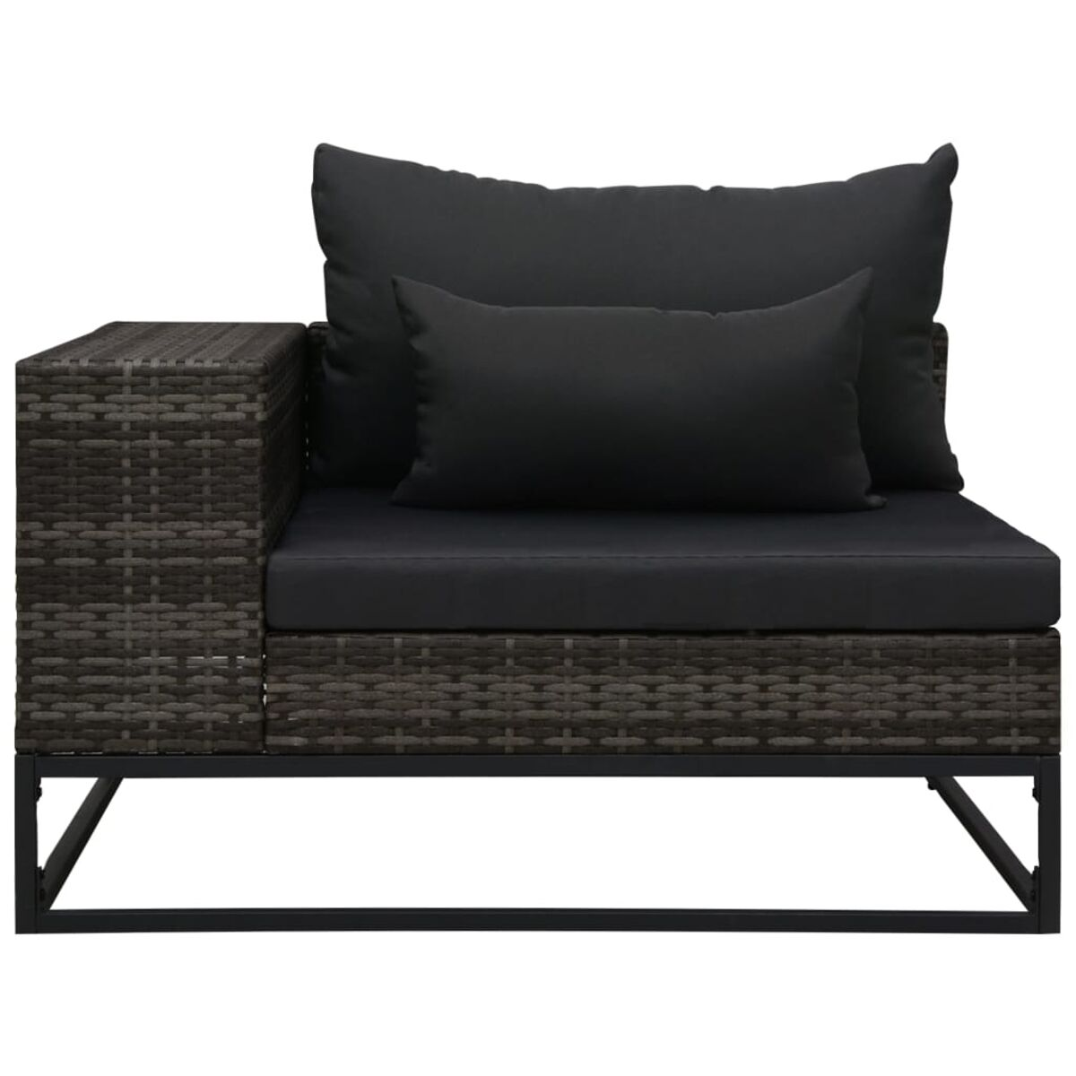 Outdoor-Ecksofa. Grauer Korbrahmen. Schwarze Kissen. Mit Beistelltisch.
