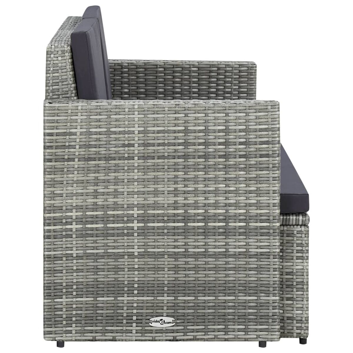 Graues Rattansofa mit Kissen. Seitenansicht.