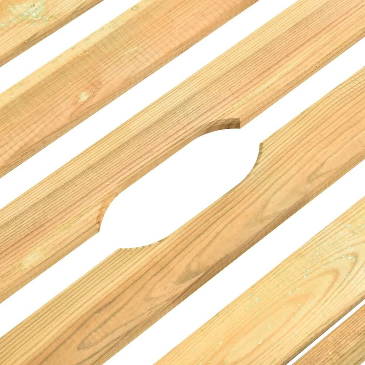 Holzbretter mit einem Ausschnitt. Die Bretter sind schräg im Rahmen angeordnet.