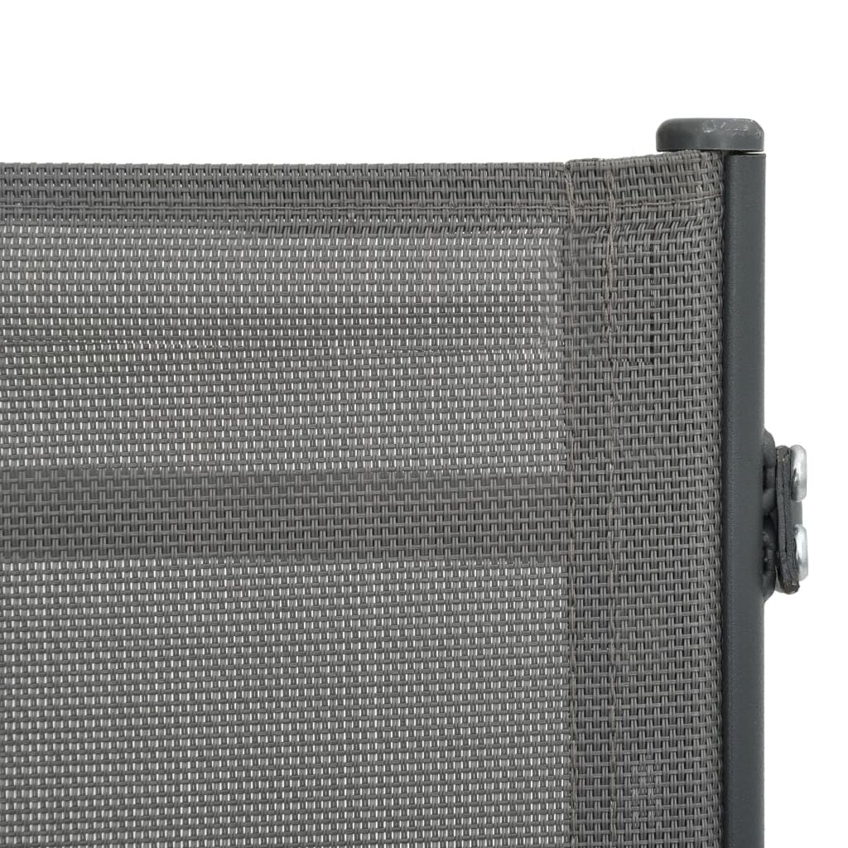 Nahaufnahme des grauen, gewebten Materials eines Möbelstücks.