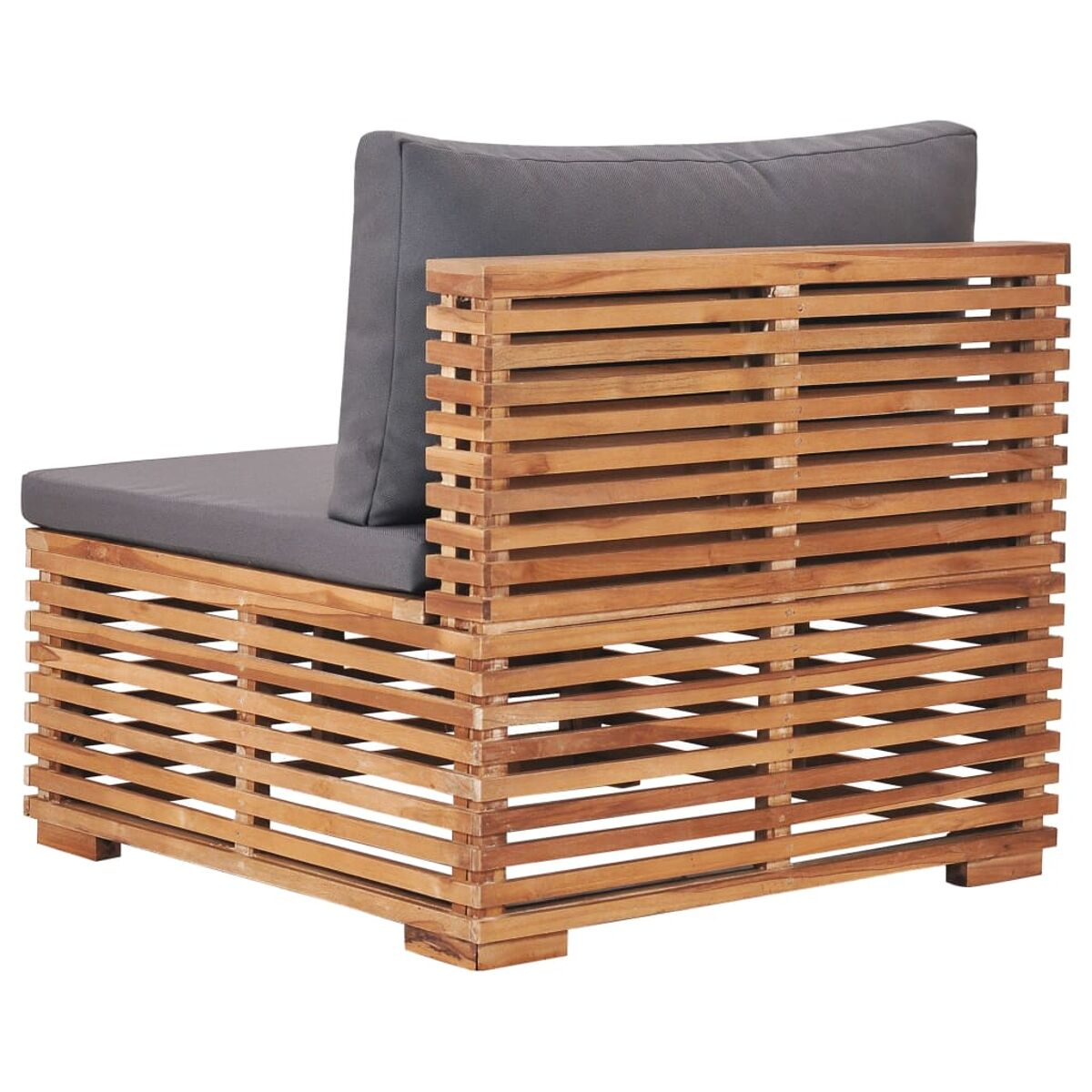 Holz-Outdoor-Sektionsstuhl mit grauem Kissen. Lamellen-Design, Holzrahmen.