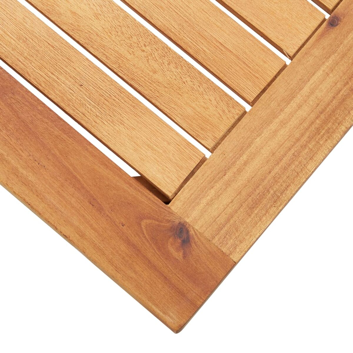 Nahaufnahme einer Holzoberfläche mit sichtbarer Holzmaserung und Verbindungen.