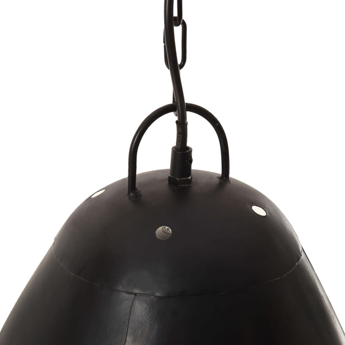Schwarze industrielle Pendelleuchte an Kette hängend.