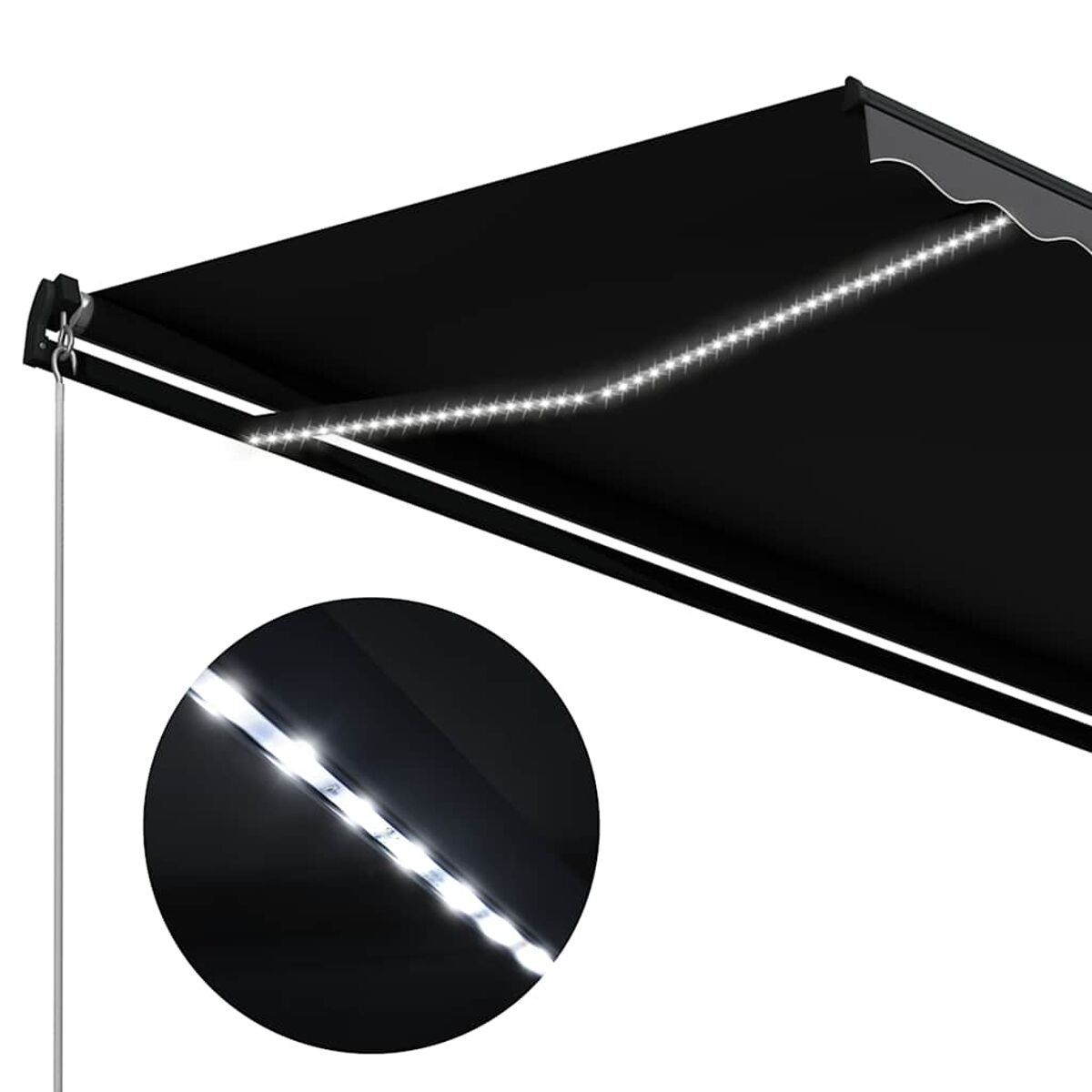 Nahaufnahme einer schwarzen Markise mit einer Reihe weißer LED-Leuchten. Die Lichter sind am Rand angebracht.