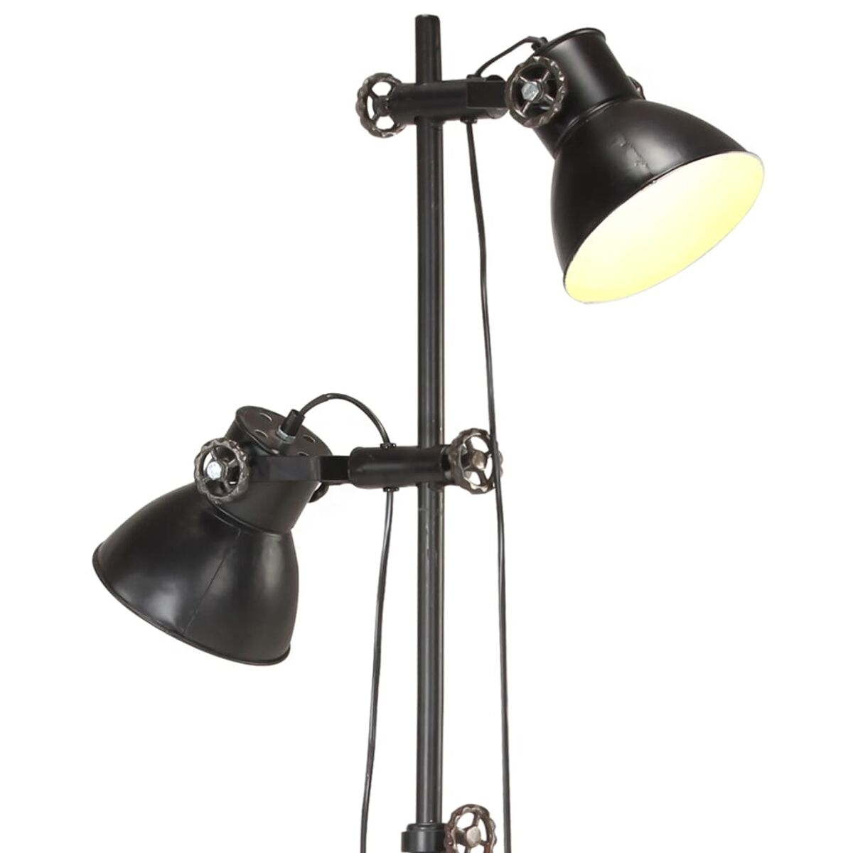 Eine schwarze Stehlampe mit zwei verstellbaren Lampen. Sie hat eine schwarze Stange und einen Metallsockel.