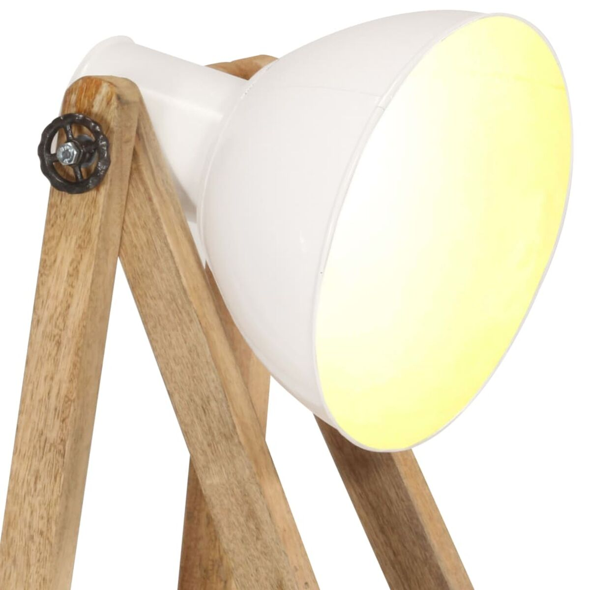 Weiß-holzfarbene Lampe im Stativstil. Großer weißer Lampenschirm. Licht strahlt aus.