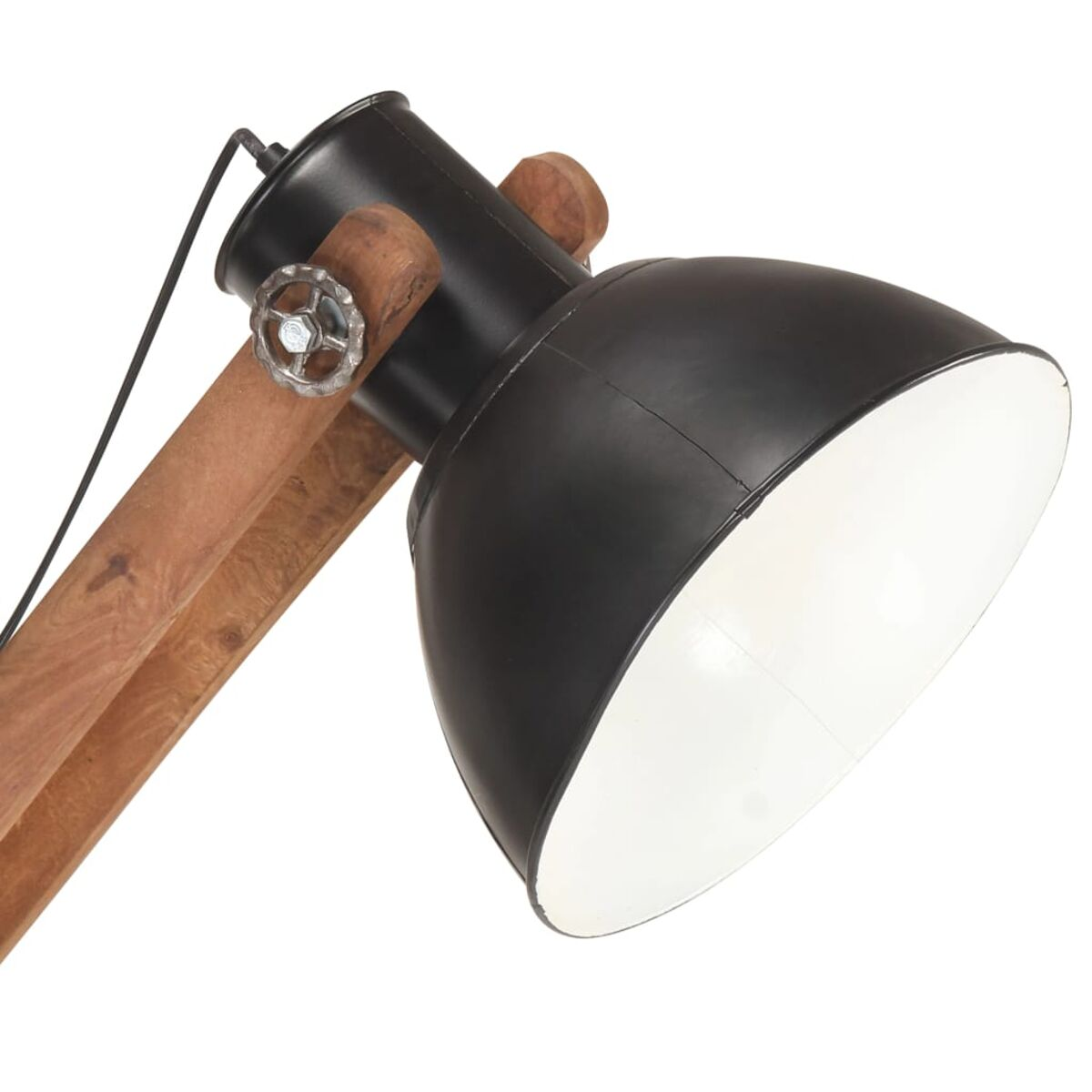 Schwarz-Holz-Stehlampe. Schwarmer Schirm, Holzarm und sichtbare Glühbirne.