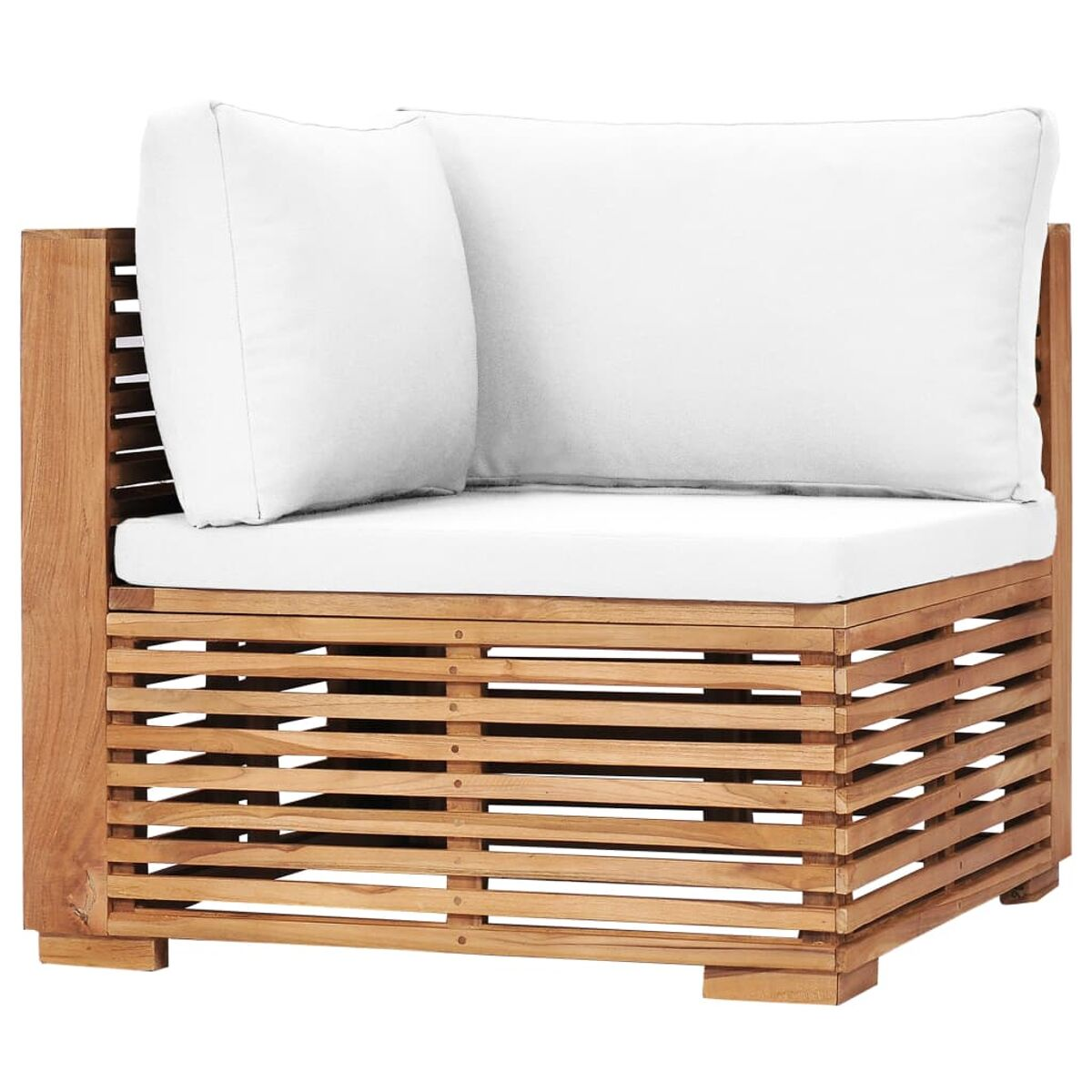 Outdoor-Ecksofa aus Holz mit weißen Kissen. Weißer Hintergrund.