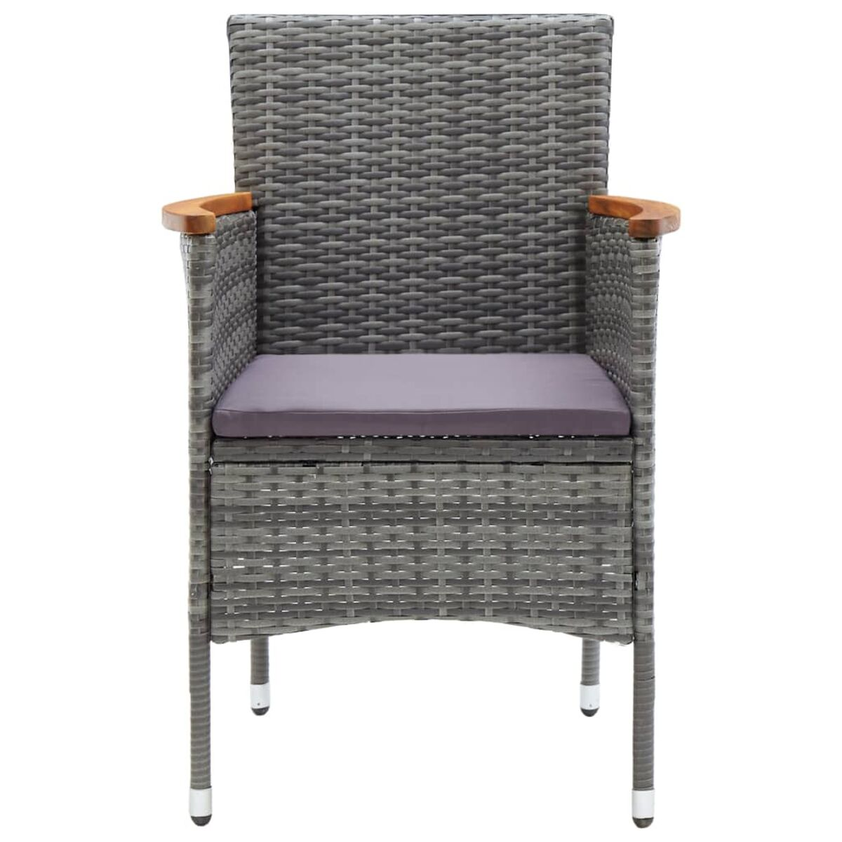 Grauer Rattan-Stuhl mit Holzarmlehnen, einem grauen Kissen und weißen Beinen.