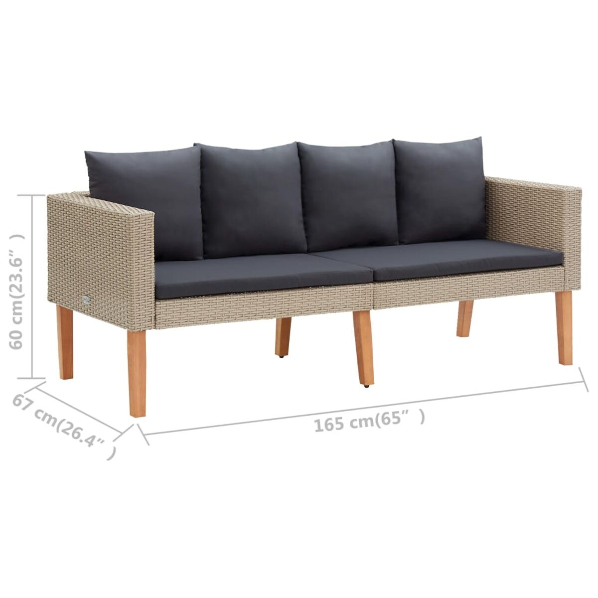 Graues Rattan-Sofa mit Holzbeinen. Das Sofa hat graue Kissen und Abmessungen werden angezeigt.