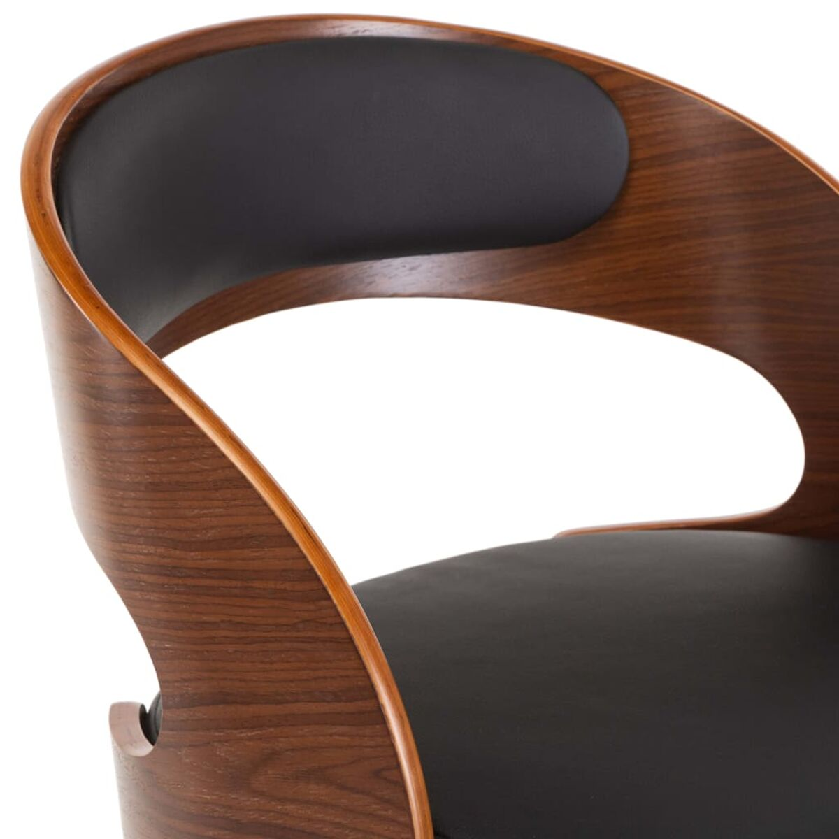 Nahaufnahme einer Holzstuhl-Rückseite mit schwarzem gepolsterten Sitz, zeigt geschwungenes Design.