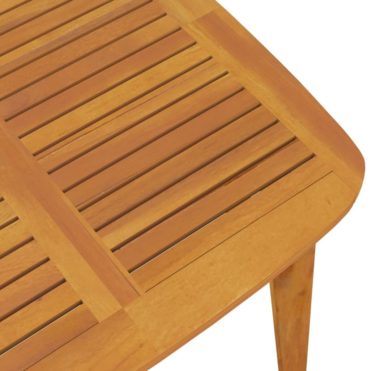 Holztisch-Detail mit Lamellen. Der Tisch ist braun mit sichtbarer Holzmaserung.