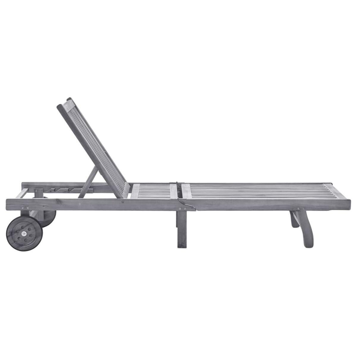 Grauer Holzliegestuhl mit Rädern.