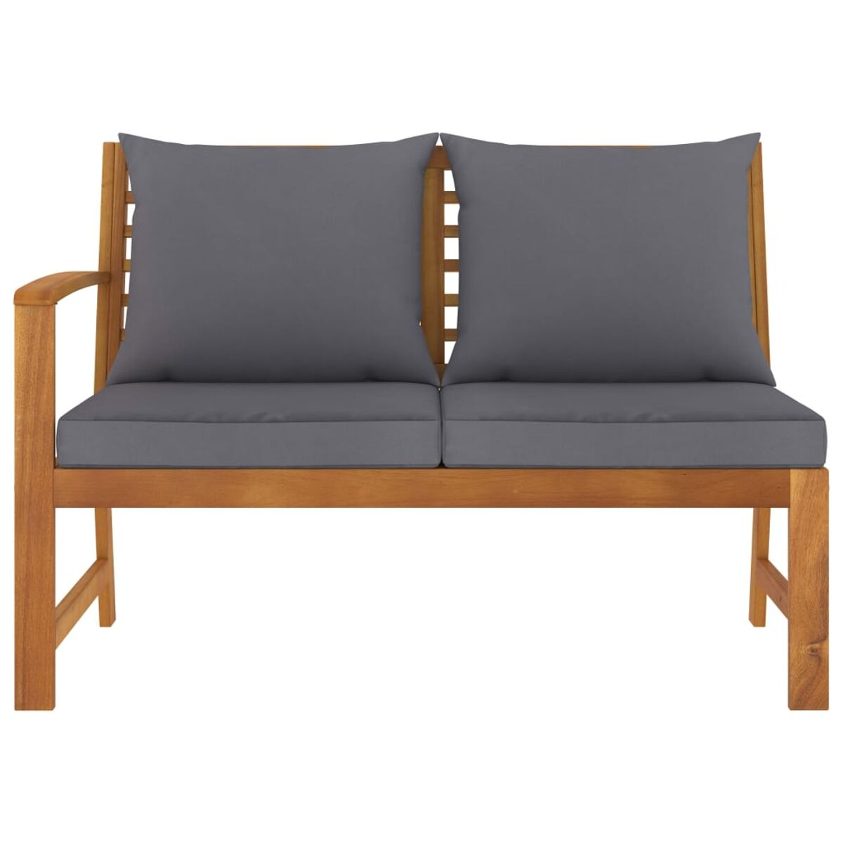 Holzbank mit zwei grauen Kissen und einer einzelnen Armlehne. Sitzdesign für den Außenbereich.