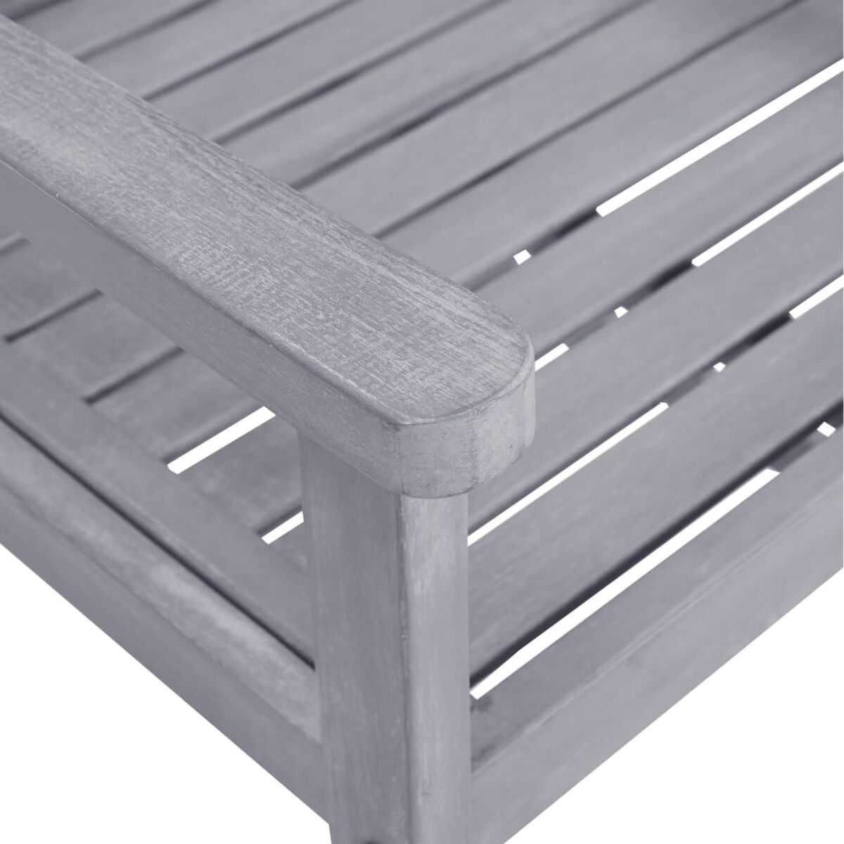 Nahaufnahme einer grauen Holz-Armlehne mit Lamellen.