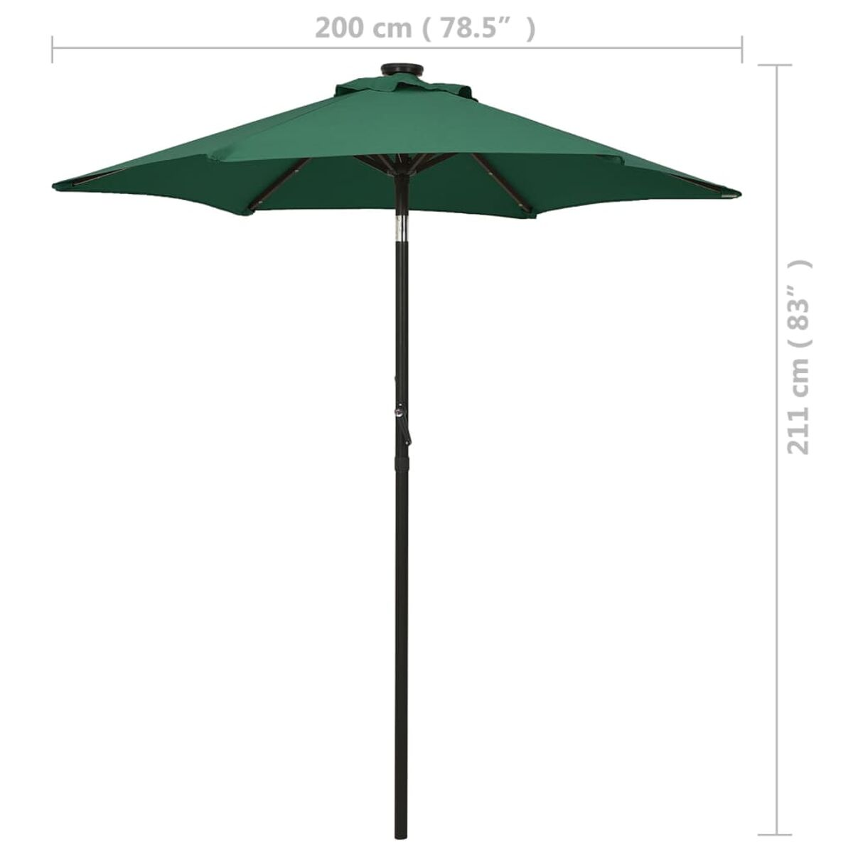 Grüner Sonnenschirm, schwarzer Mast. Abmessungen: 200 cm breit, 211 cm hoch.