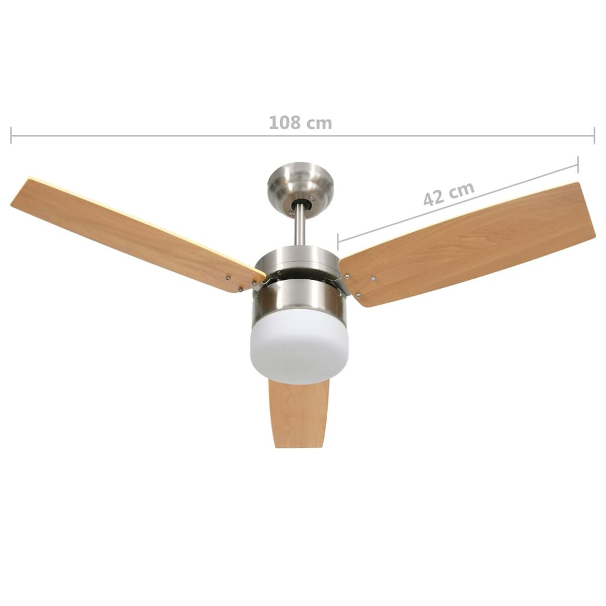 Ventilador de techo con tres aspas de madera, una luz blanca y una carcasa plateada.