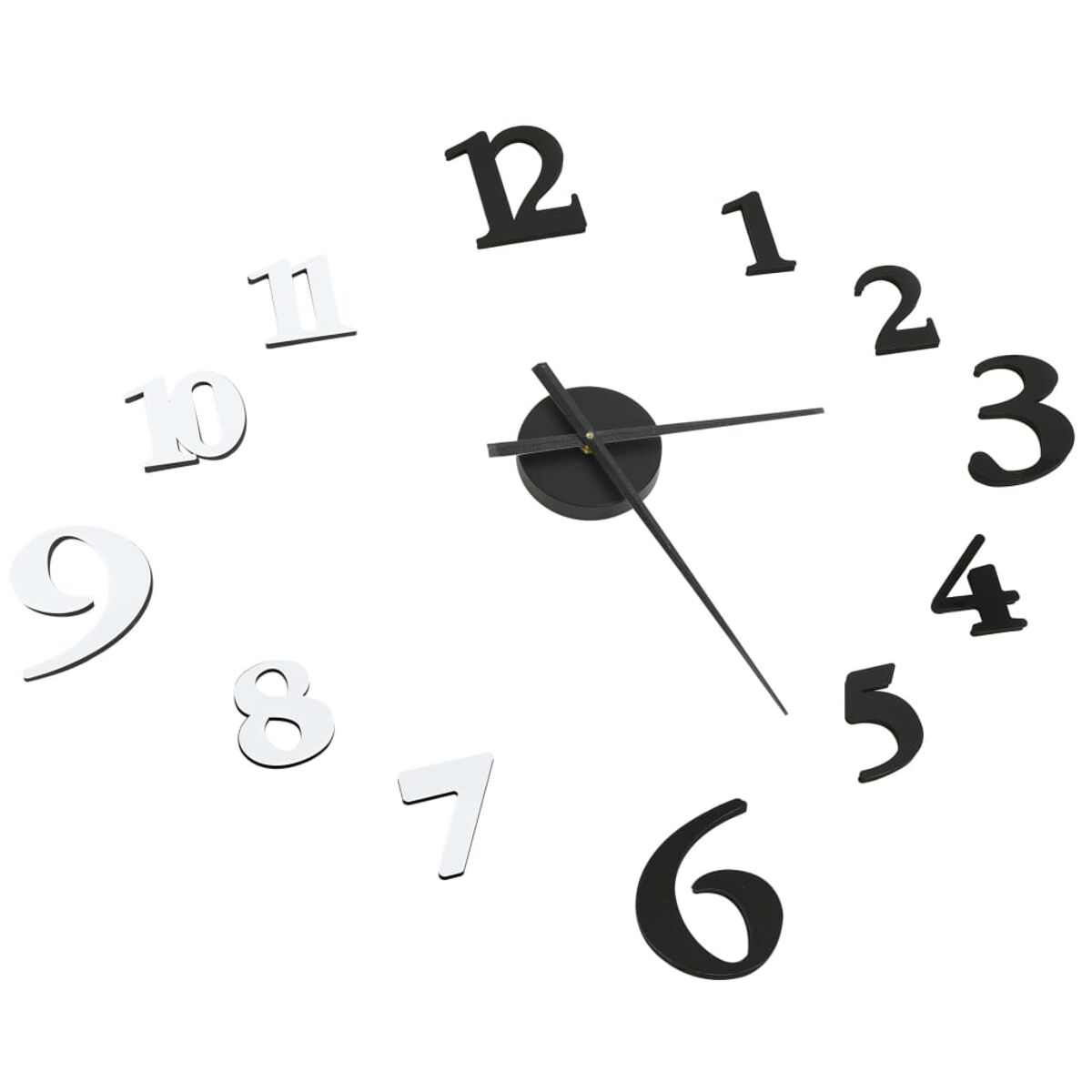 Wanduhr mit schwarzen Zeigern und schwarz-weißen Zahlen. Weißer Hintergrund.