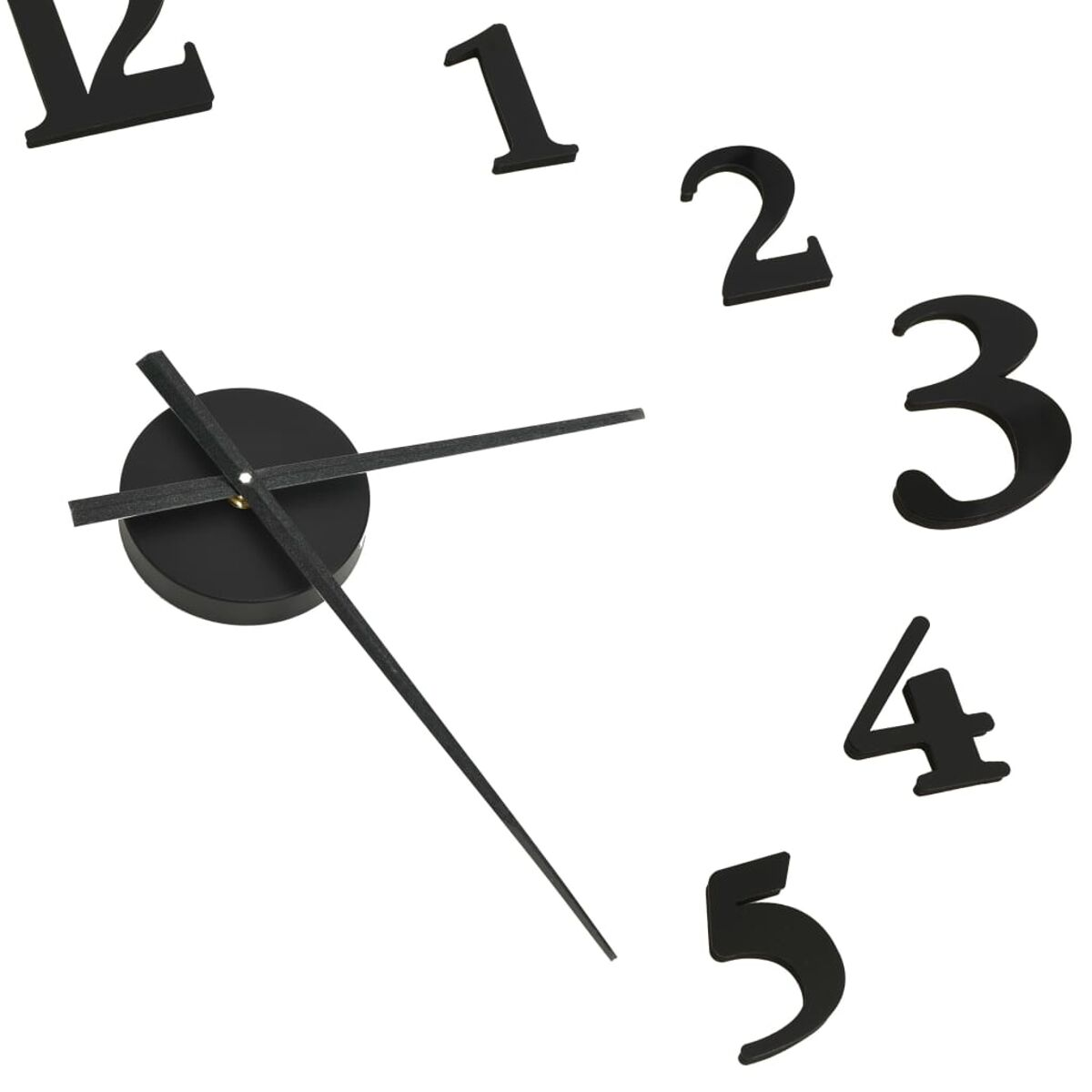 Schwarze Uhr mit großen Ziffern. Zeiger stehen auf 2:30.