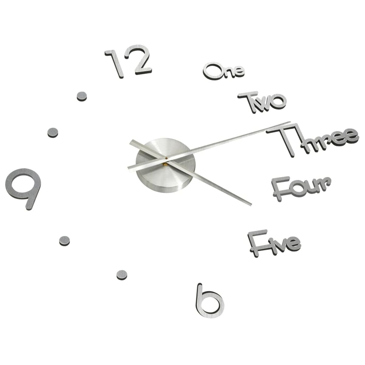 Silberne Uhr mit Zahlen und Zeigern auf weißem Hintergrund.