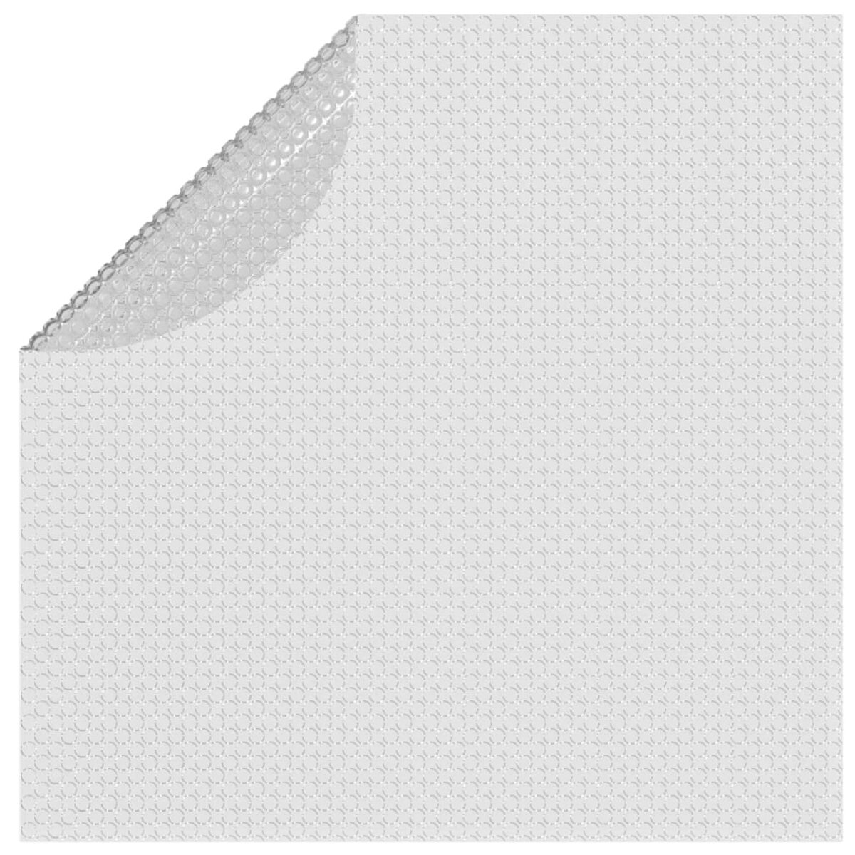 Weiße Poolabdeckung mit Blasenstruktur und einer Ecke, die zurückgezogen ist, um die Unterseite zu zeigen.