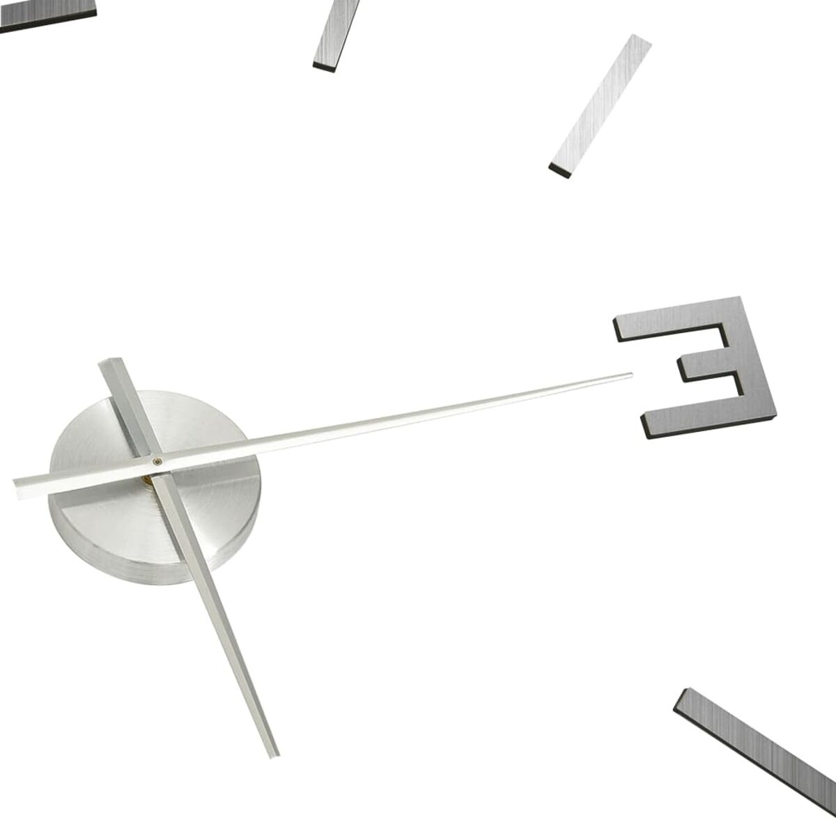 Ein Zifferblatt mit silbernen Zeigern und Zahlen auf weißem Hintergrund. Die angezeigte Uhrzeit ist 3:00 Uhr.
