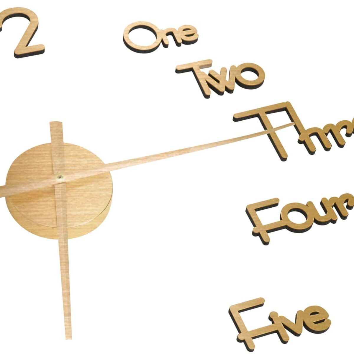 Eine Uhr mit Holznummern und -zeigern. Die Zahlen sind eins, zwei, drei, vier und fünf.