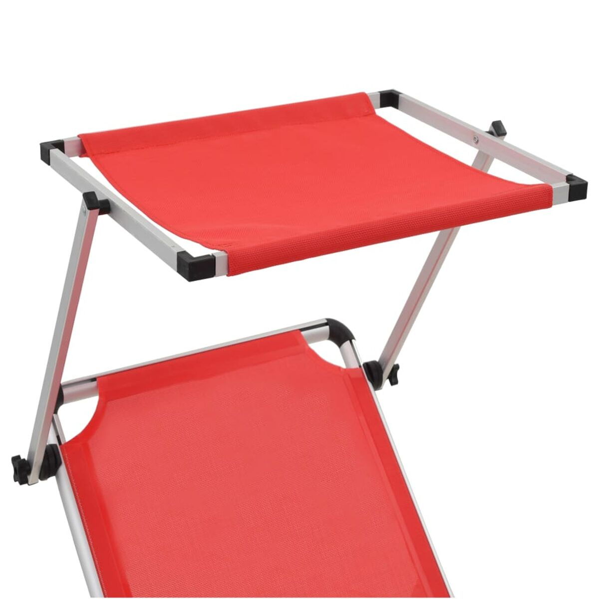 Roter Stoff-Sonnenliegestuhl mit rotem Baldachin und silbernem Rahmen. Isoliert.