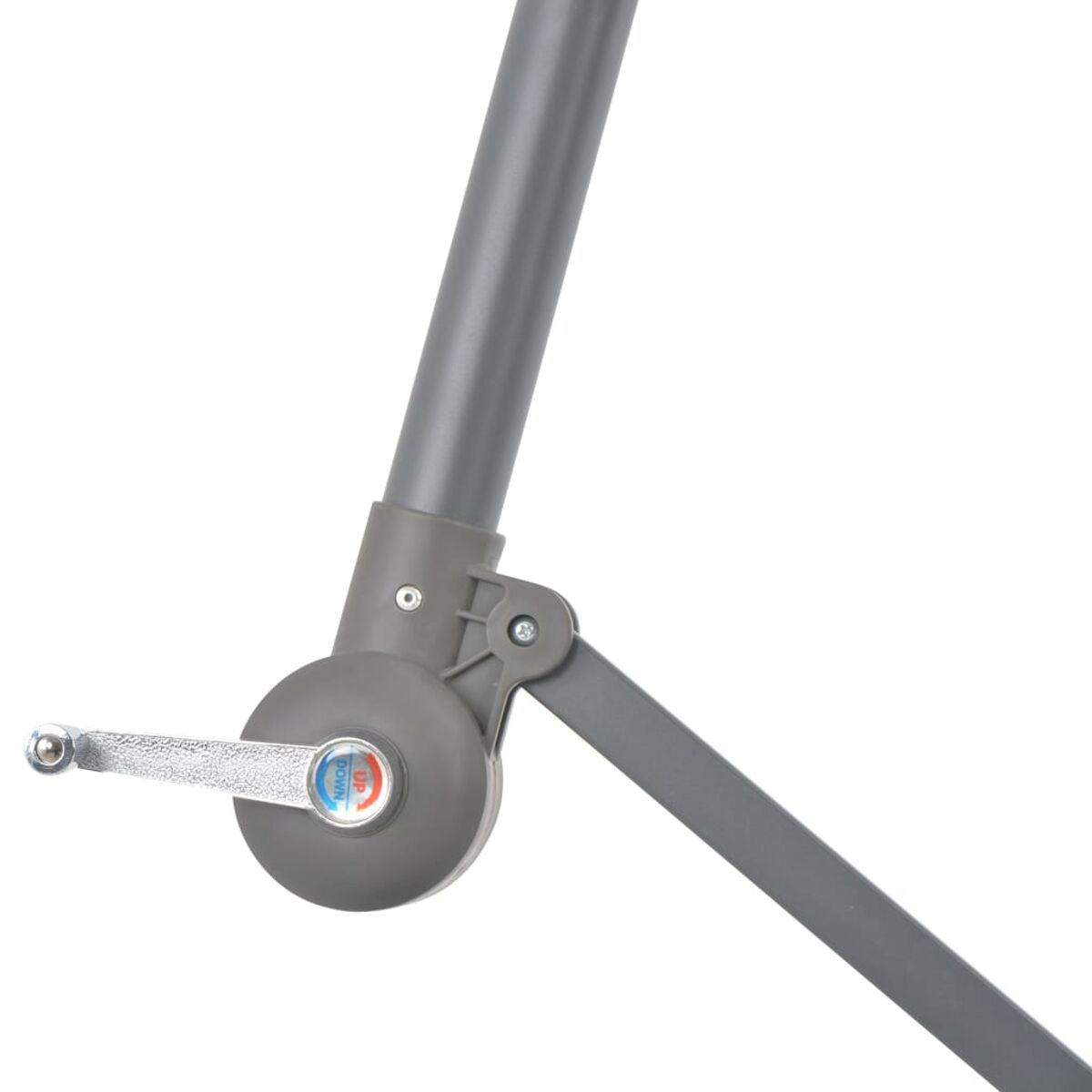 Ein grauer Schirmmechanismus mit Kurbel und Haltestange, vor weißem Hintergrund.