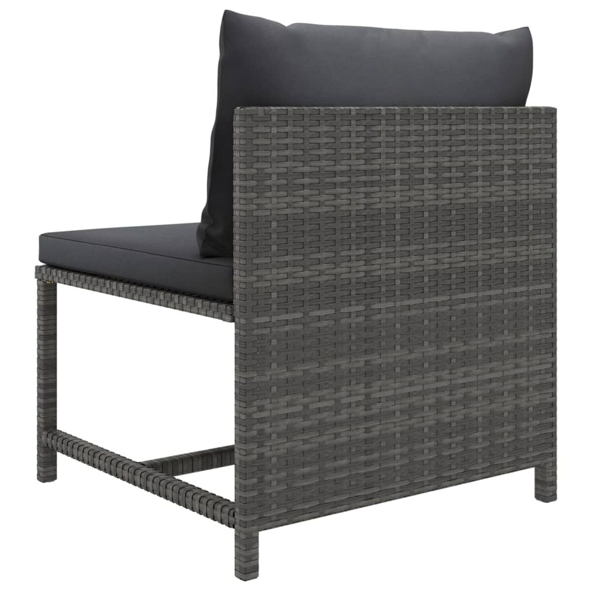 Grauer Korbstuhl mit Kissen. Der Stuhl hat ein kastenförmiges Design, das Kissen ist grau.