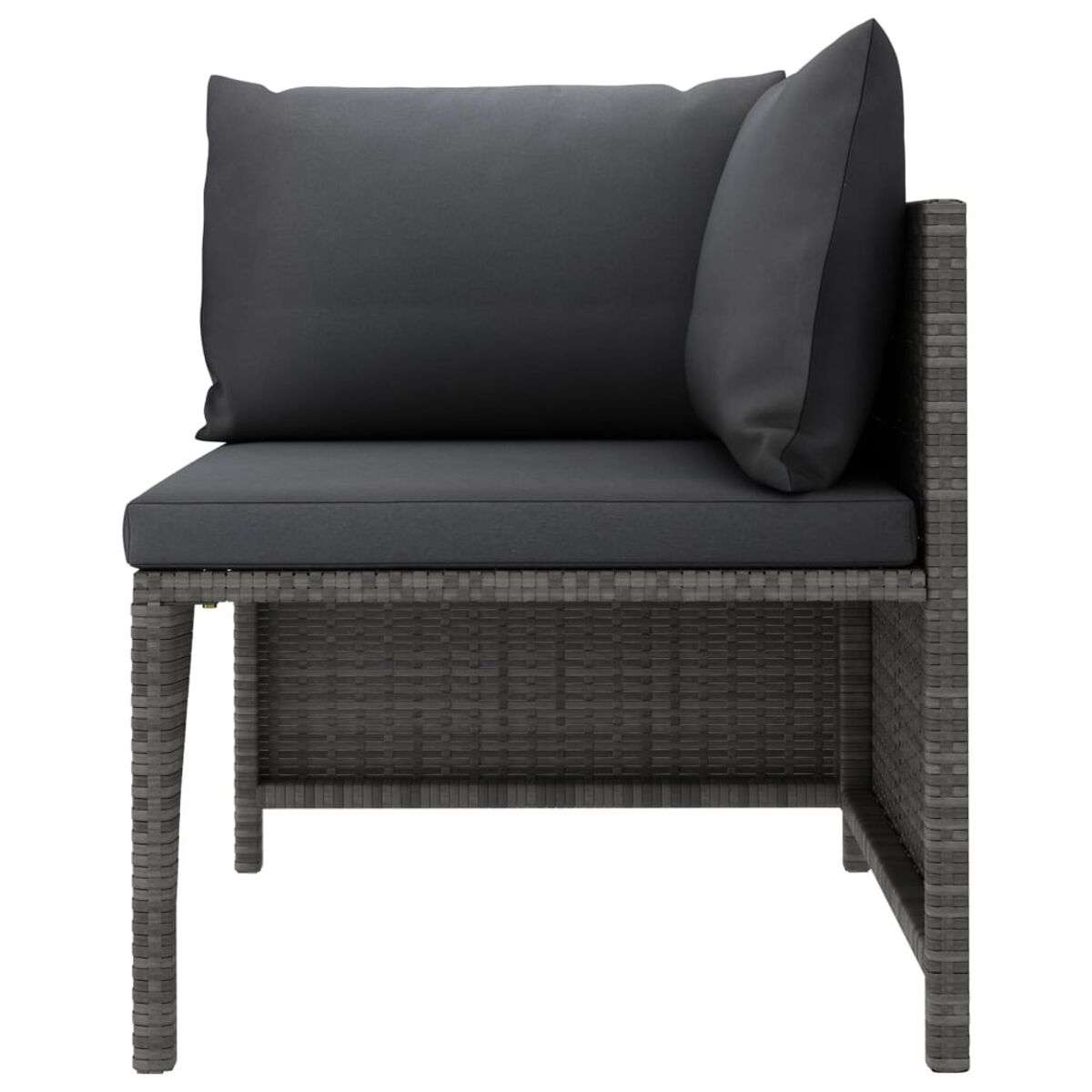 Ecksofa für den Außenbereich. Grauer Korb-Stil. Schwarzes Kissen. Perspektivansicht, weißer Hintergrund.