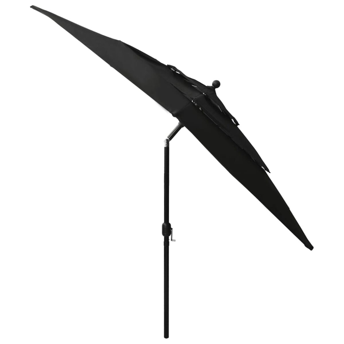 Schwarzer Sonnenschirm, der in einem Winkel geneigt ist. Die Oberseite ist schwarz, die Stange ist schwarz.
