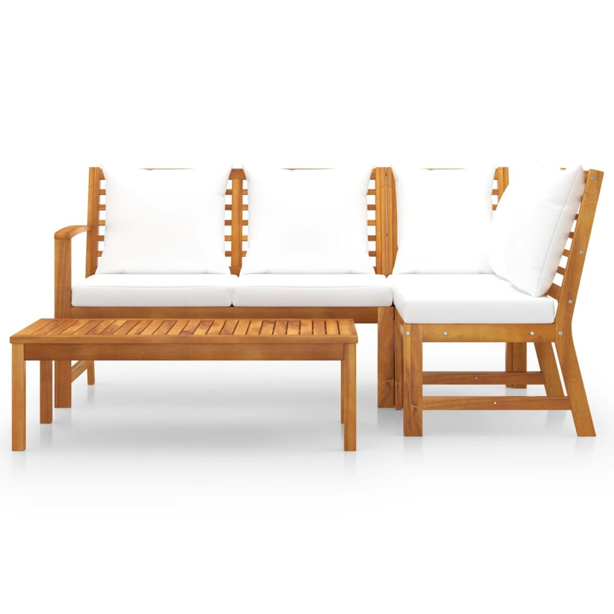 Gartenmöbel-Set aus Holz mit weißen Kissen. Enthält ein Sofa, einen L-förmigen Sitz und einen Tisch. Alles auf weißem Hintergrund.