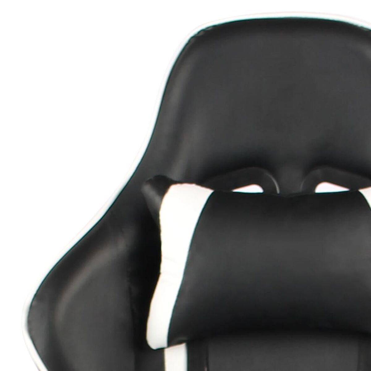 Nahaufnahme der Kopfstütze eines schwarzen Gaming-Stuhls. Sie hat einen weißen Streifen und ein schwarzes Kissen.