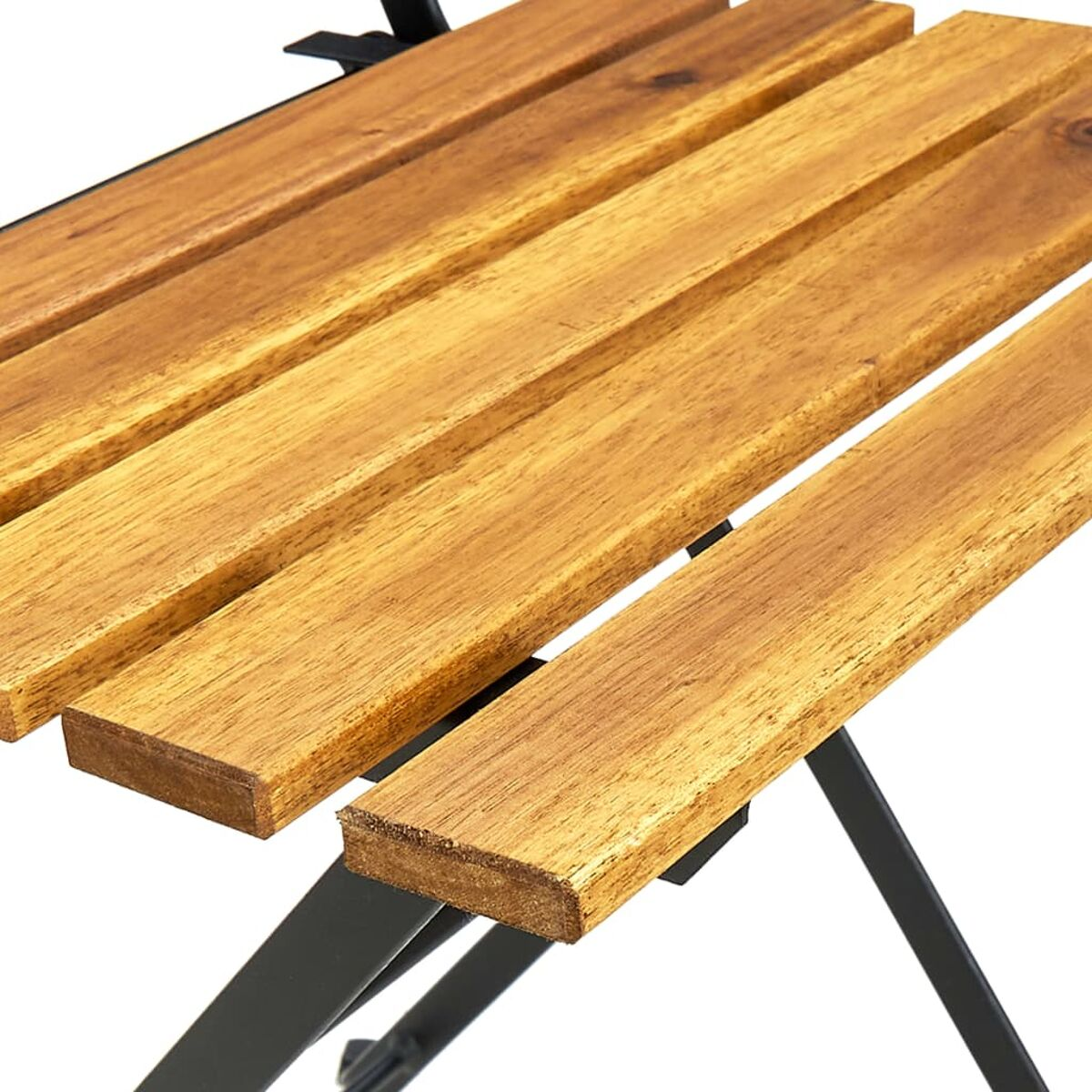 Nahaufnahme von Holzlatten. Die Latten sind aus Holz und haben eine natürliche Farbe.