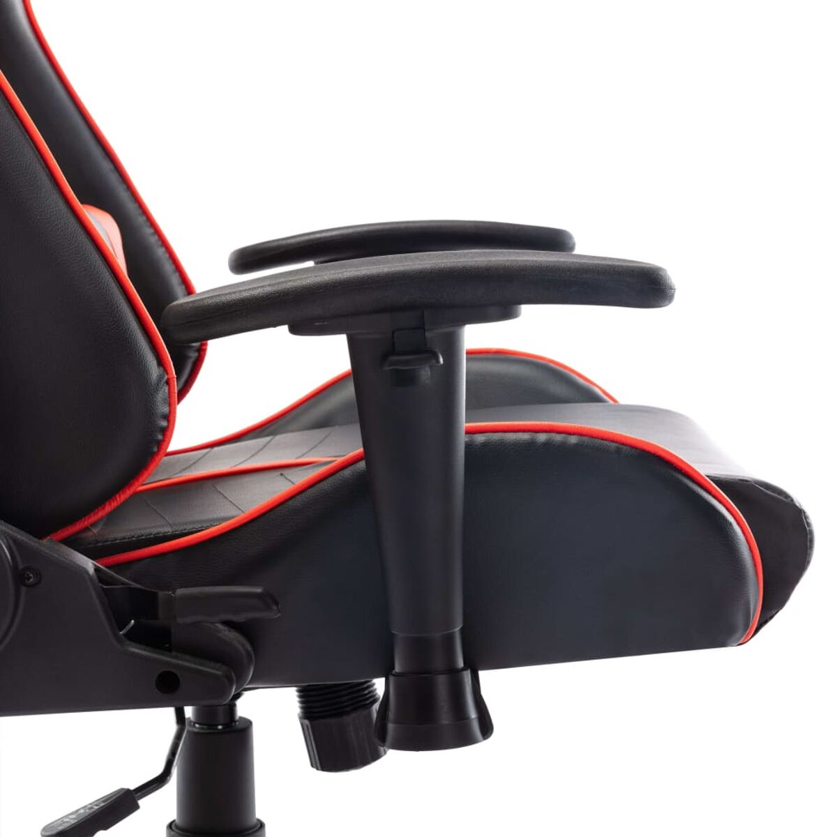 Nahaufnahme der Armlehne eines schwarzen und roten Gaming-Stuhls, Detailansicht.