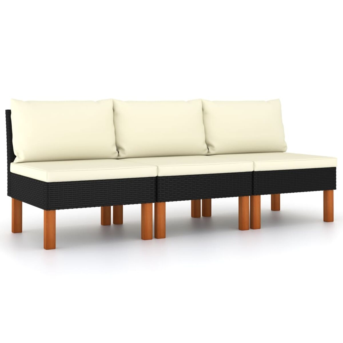 Ein langes Outdoor-Sofa mit weißen Kissen und Holzbeinen, auf weißem Hintergrund.
