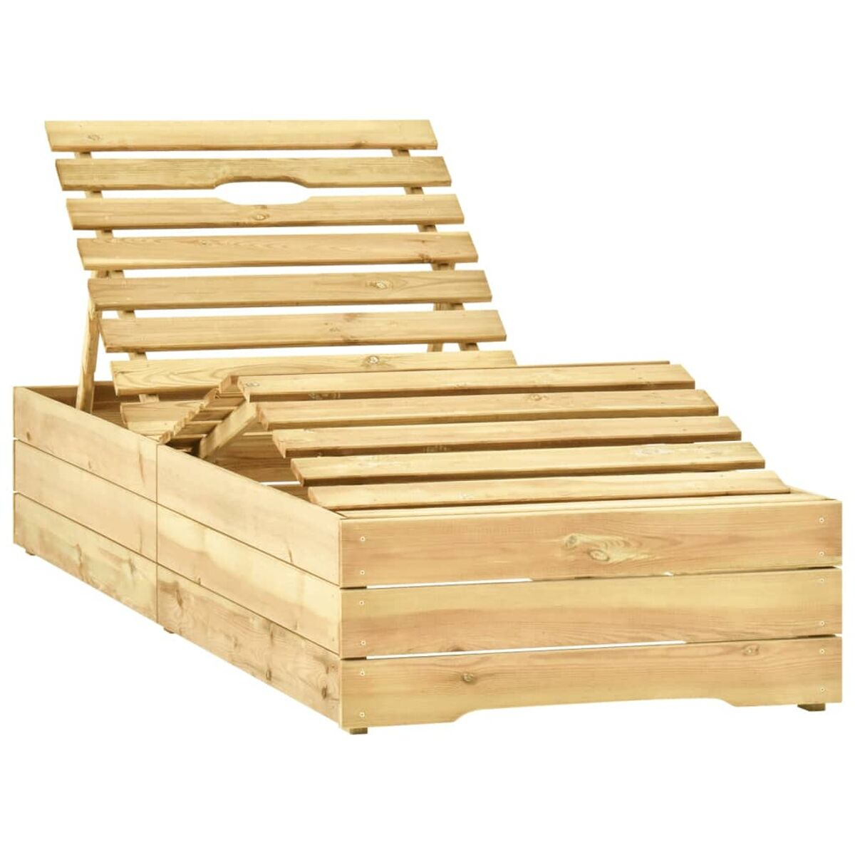 Sonnenliege aus Holz mit verstellbarer Rückenlehne, auf weißem Hintergrund.