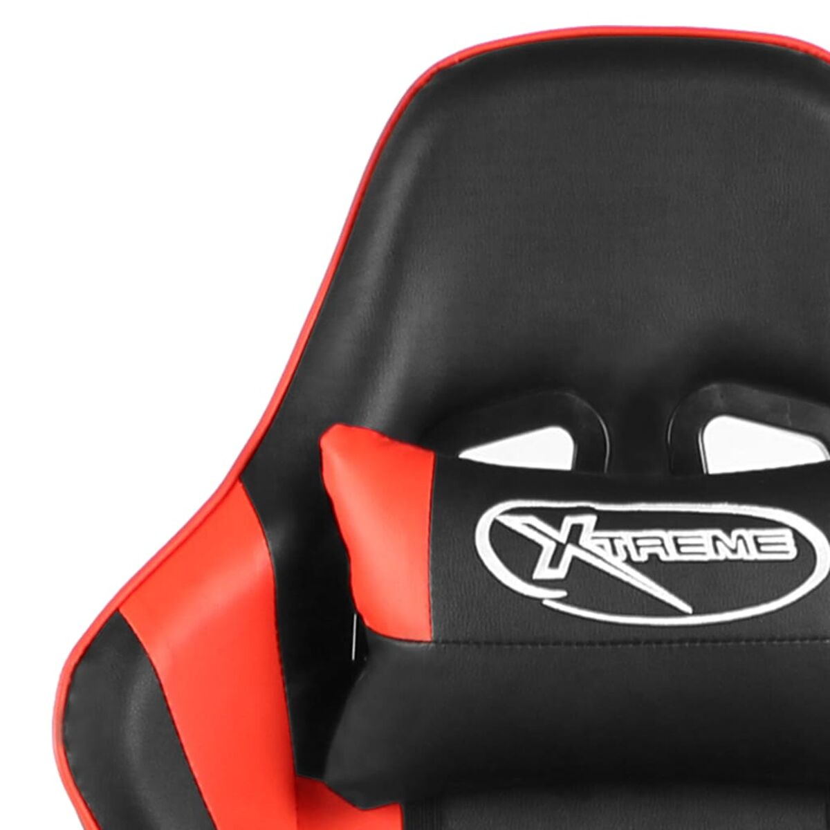 Nahaufnahme eines Gaming-Stuhls mit roten und schwarzen Details. Die Kopfstütze hat ein Logo.