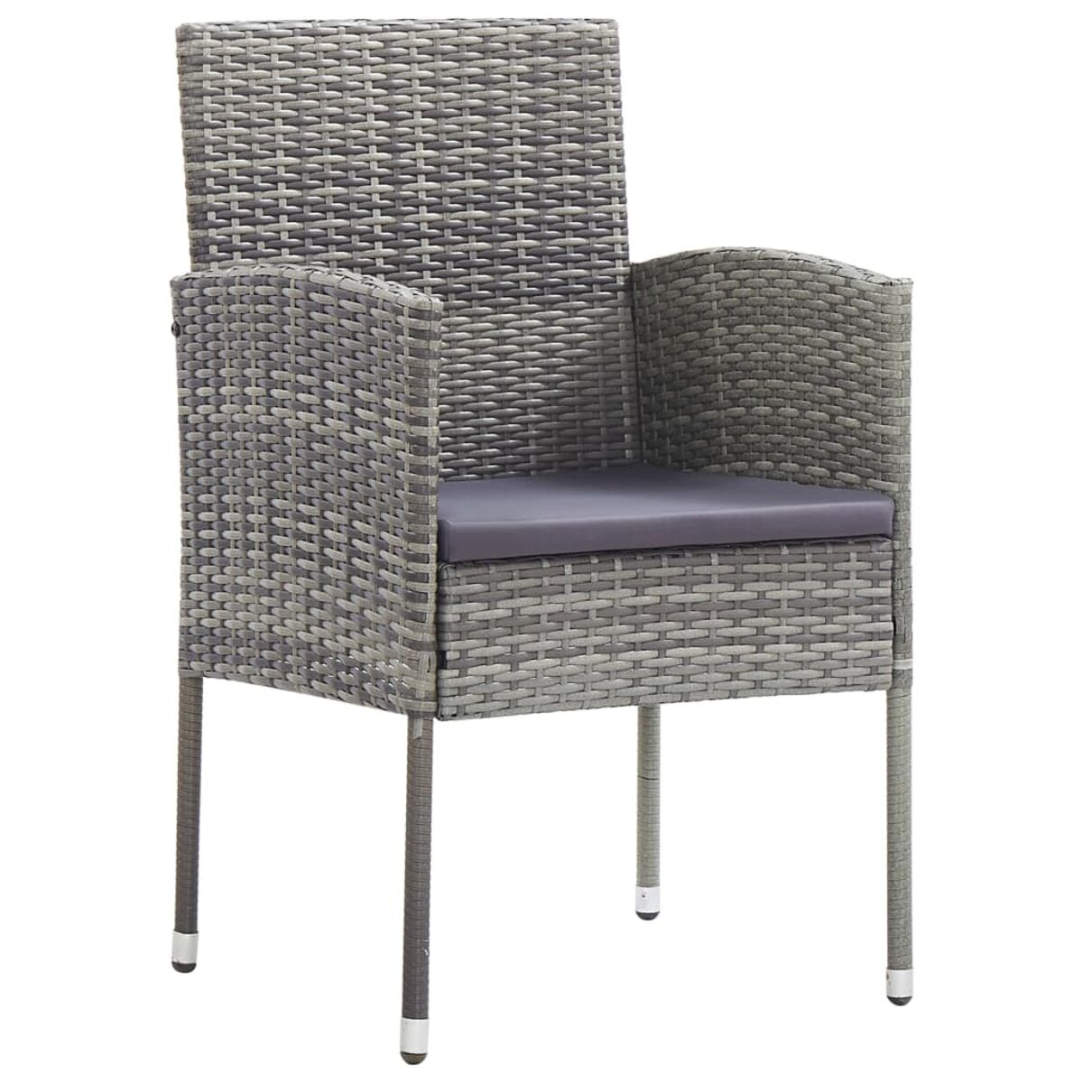 Sedia in rattan grigio con cuscino grigio. La sedia è su sfondo bianco.