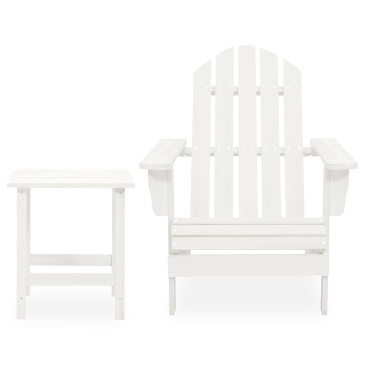 Weißer Adirondack-Stuhl und kleiner Tisch.